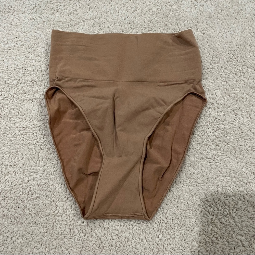 SKIMS Core Control Brief in Sienna
